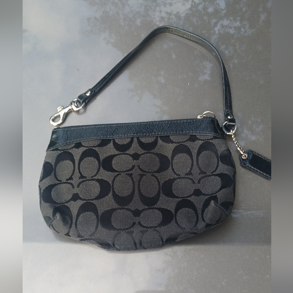 Coach small black wristlet - Picture 2 of 3